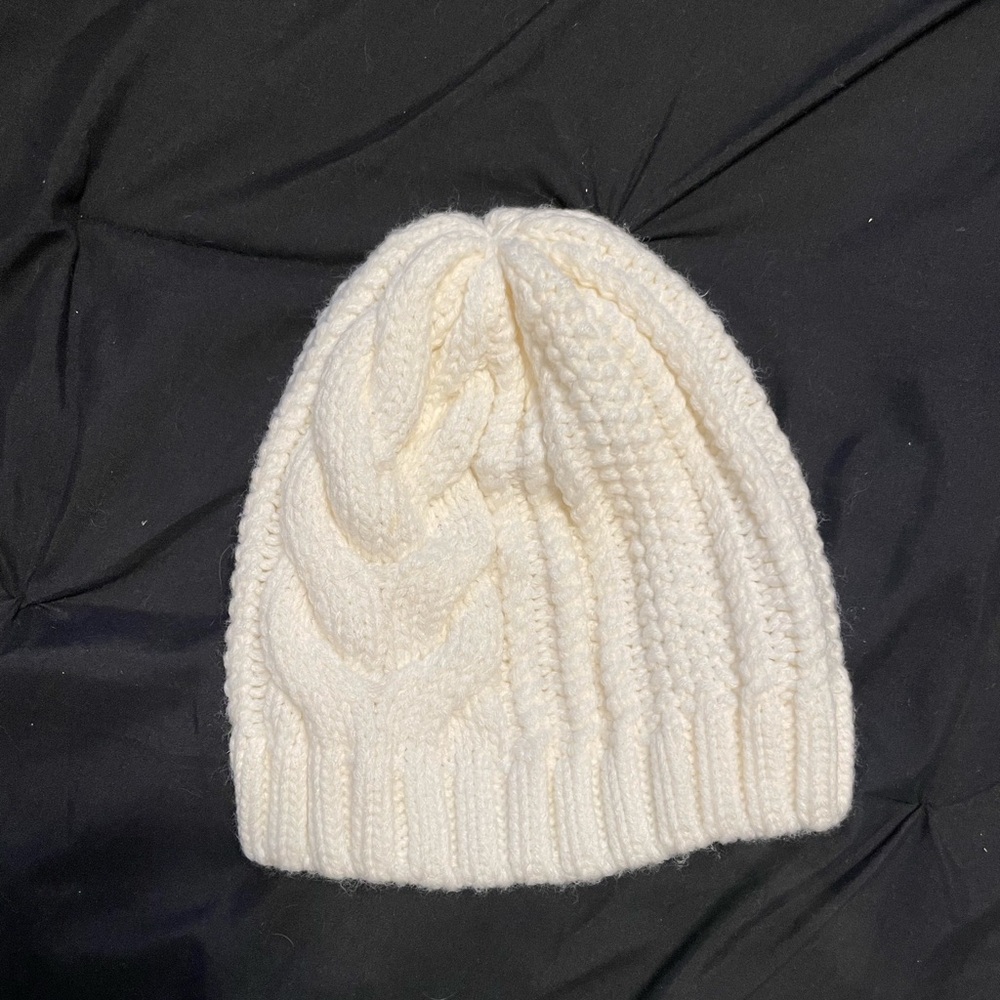 Women’s white beanie